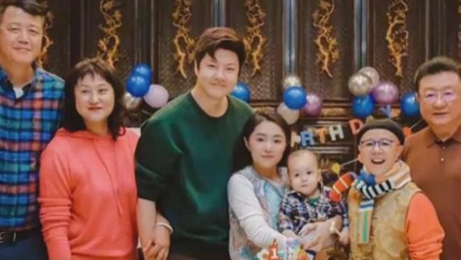 金龟子一家七口罕同框！