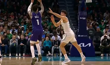 三球今天对凯尔特人的比赛这是疯了吗，感觉带着情绪在打球

又回到了之前那种运20