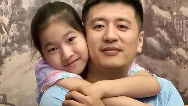 张雪峰女儿发文缅怀：爸爸用41年逆袭寒门，只为护女一世无忧！