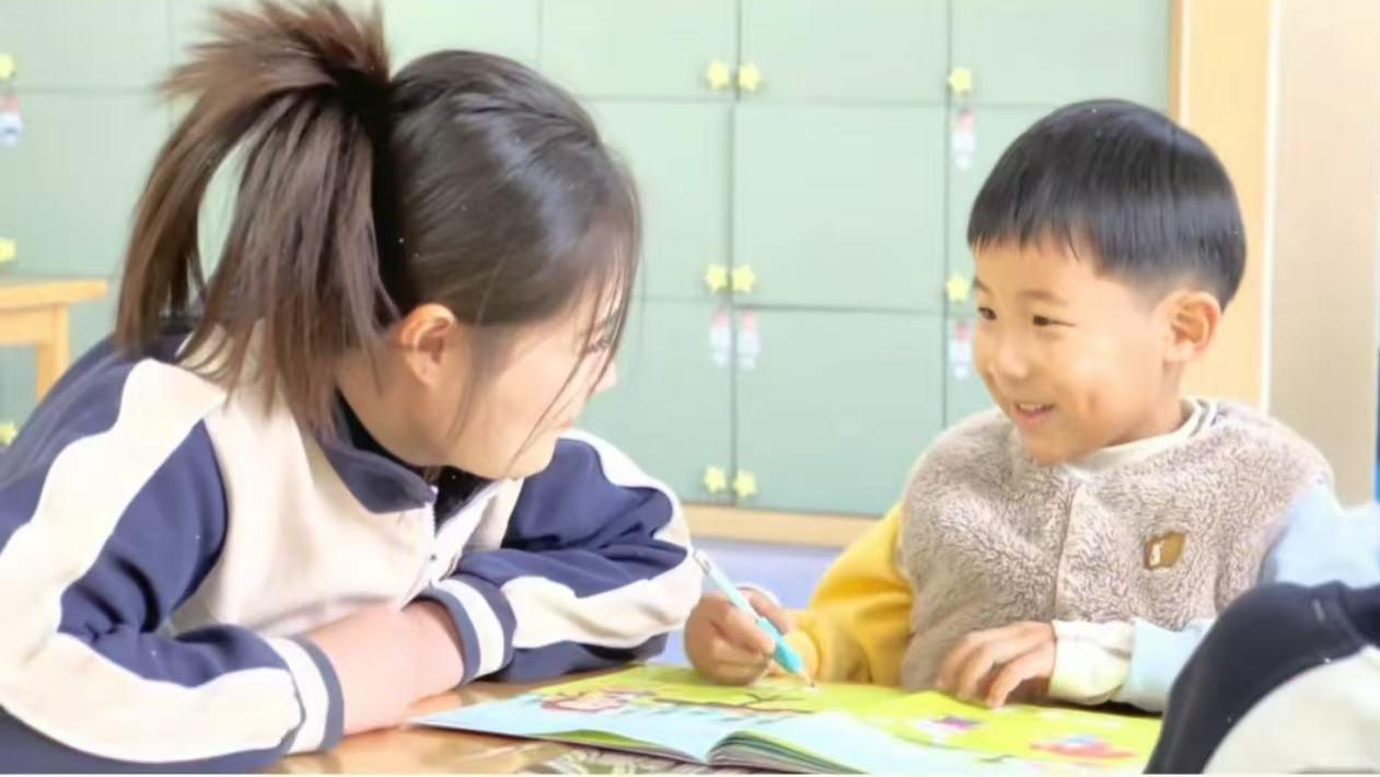 面对孩子刚上幼儿园哭闹，老师心态调整有妙招，从容应对助成长