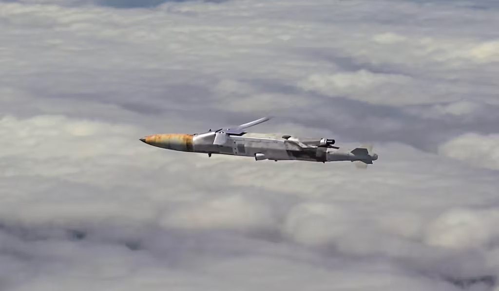 美国海军试射新一代JDAM炸弹，射程达三百公里以上