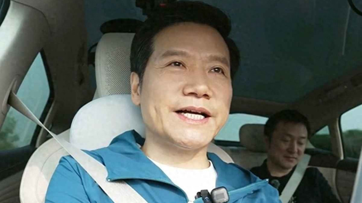 油价飙升下电车VS油车，雷军直播直面争议，省钱真相能否破局？