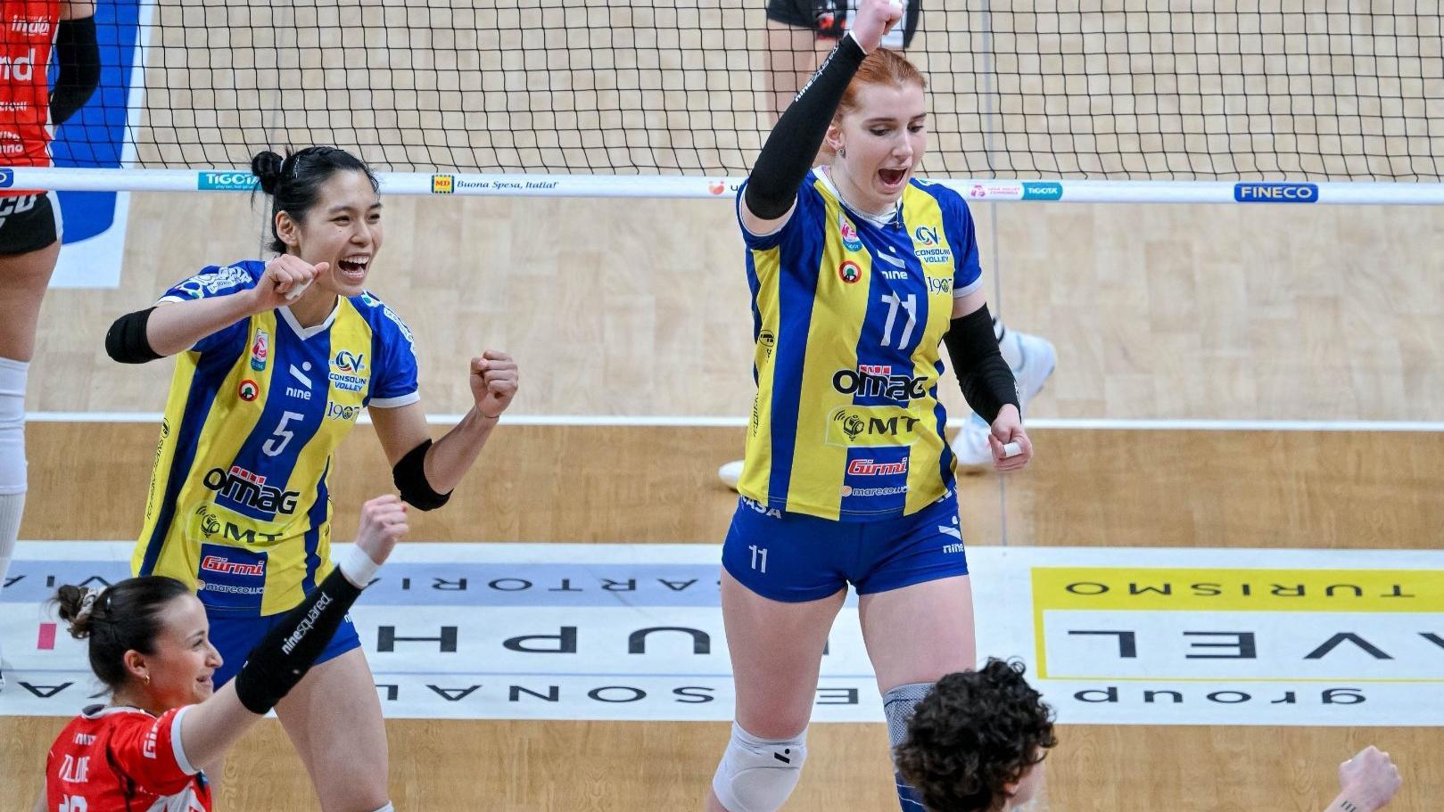 一夜两消息！朱婷20分，加比受伤离场，庄宇珊低效，球队二传解约