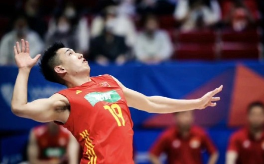 男排接应张冠华已于2026年6月29日宣布退役，结束了他12年的职业生涯。他的主