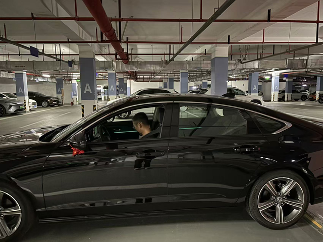 这侧面还是挺帅的
有一说一 侧面的线条还是不错
前脸我加了一根装饰条 看着也还行