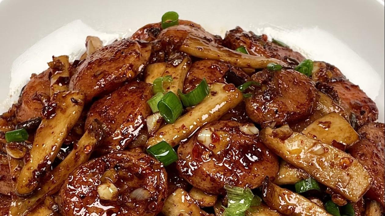 香到舔盘的孜然杏鲍菇炒肉肠，干饭人必学的快手家常菜