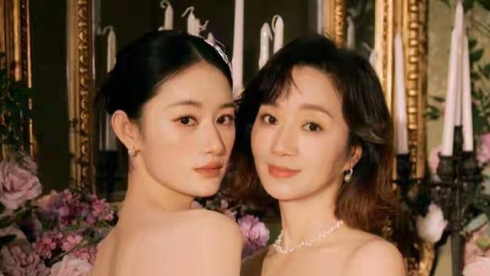 郭晓婷妈妈罕见曝光！母女同框像姐妹，这颜值是遗传的吧？