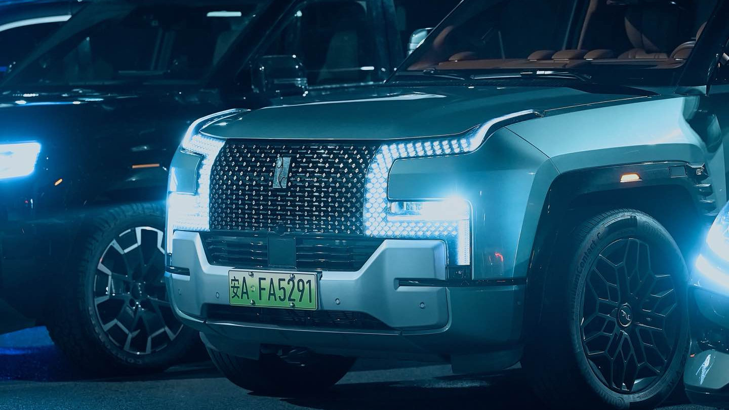 太有排面了，影视圈座驾彻底变天，全是中国车