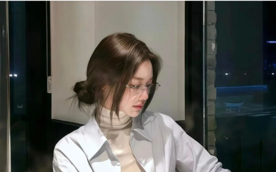 清北苗子高考交白卷，只因妈妈用高考成绩选我给富豪儿子换脑，我故意考零分保命，次年逆袭成省状元