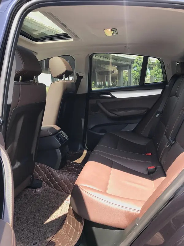 经典宝马X1混动四驱，豪华配置操控依旧能打