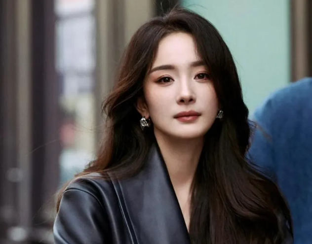 杨幂这是要复刻嘉行2.0
郑合惠子刚被曝签约杨幂旗下的天伊娱乐，这家公司股权清晰