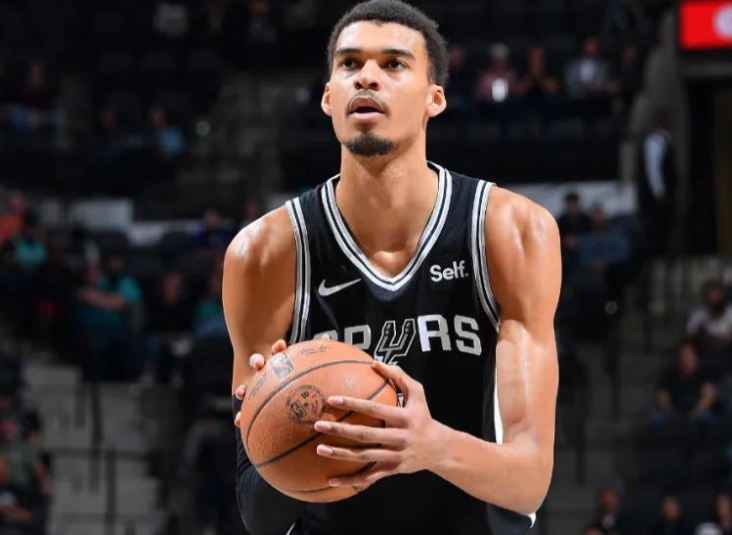 这赛季，文班亚马没和开拓者打过！？

我才意识到，这赛季和开拓者打了三场，文班都