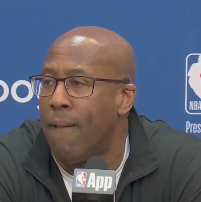 NBA季后赛G5，尼克斯对阵老鹰。
尼克斯主帅迈克-布朗接受了记者采访，谈到了让