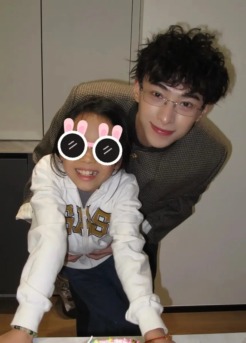 庾澄庆伊能静儿子恩利发文庆24岁生日 与家人同框爱意满满