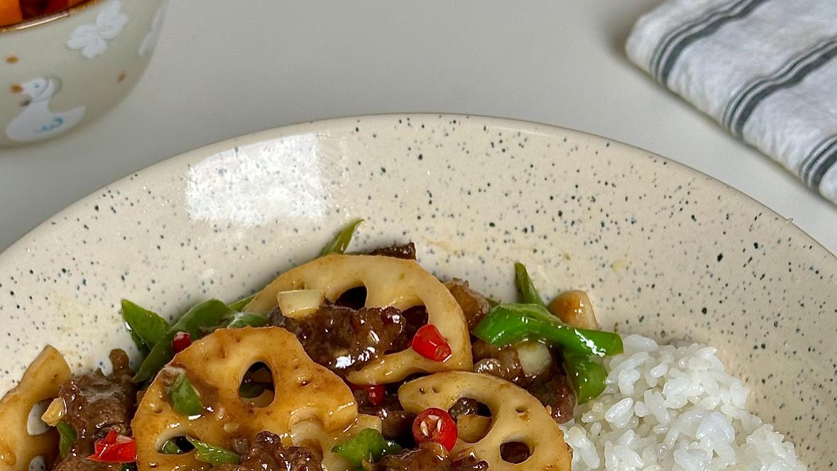 秋日里的藕香肉嫩，一盘莲藕炒牛肉温暖整个家