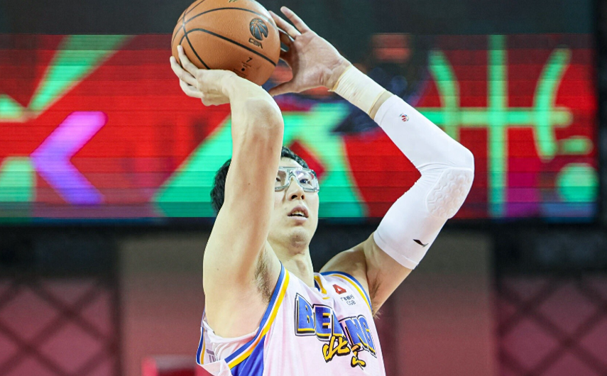 大家看看如果把周琦的年龄按照1993年6月去假设，整个发展历程会看起来更加合理？