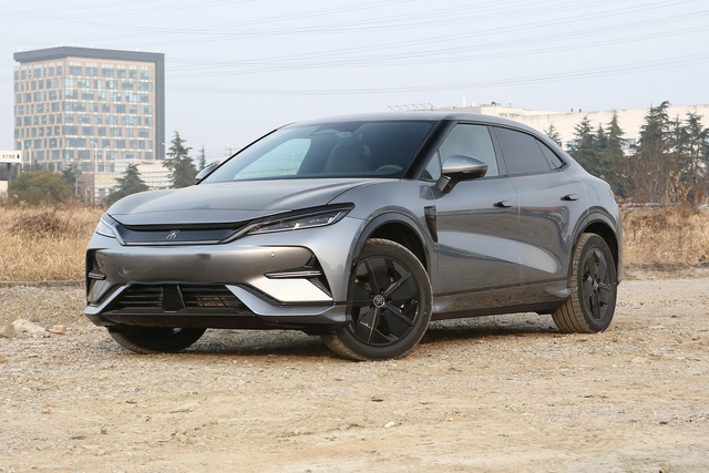 开车一年半已经out了
对比隔壁海洋网的06ev，抛开颜值不谈，宋lev价格更高