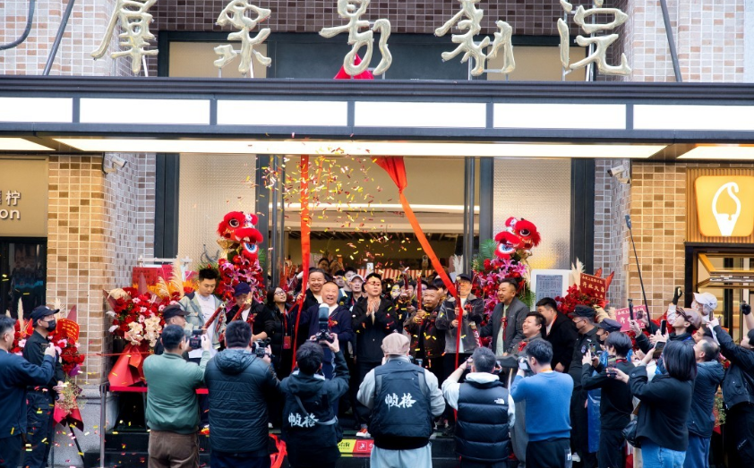 上海德云社换明星阵容也不火，上座率不高，观众评价更不好