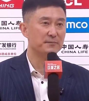 广东男篮主教练杜锋谈球队对阵北京的季后赛。他表示：我们球队所有位置都不如北京，就
