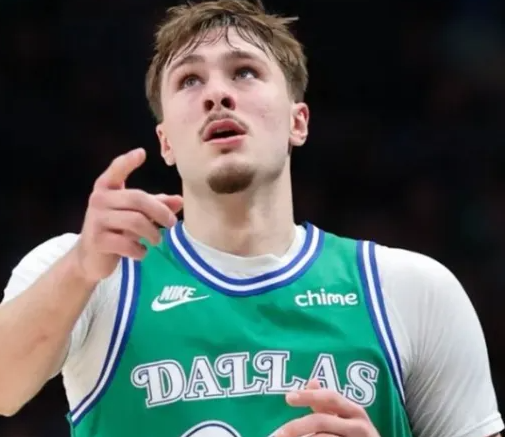 NBA常规赛，独行侠100-110不敌凯尔特人。
本场比赛，独行侠球员库珀-弗拉