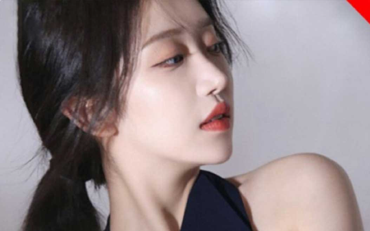 收到女闺蜜发的老公情侣照，我立刻找律师离婚，却在民政局见到两个丈夫同时出现