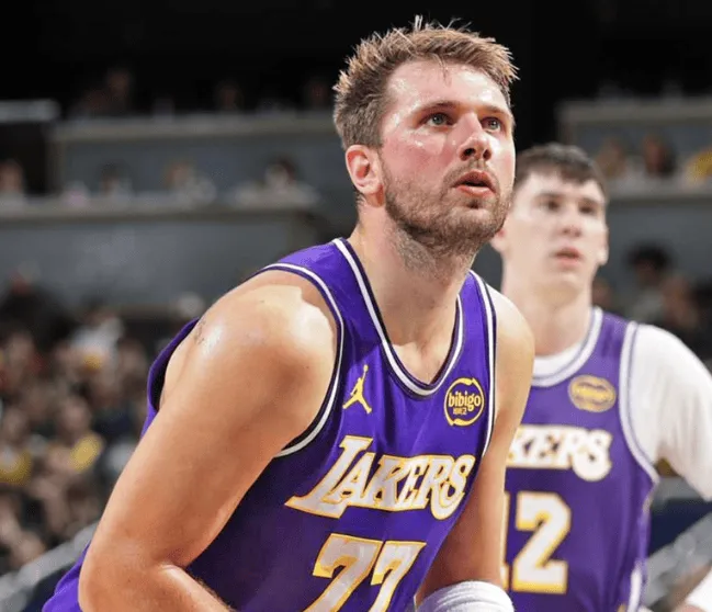 艾顿800万还要啥自行车

现在有一种言论，只要说艾顿，必回你800万还要啥自行