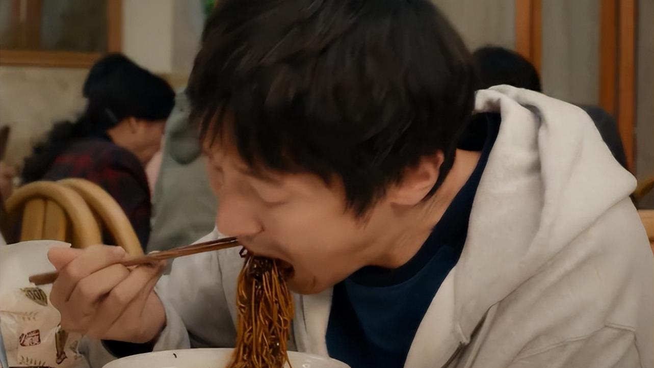 难以下咽就别演吃戏了！江疏影和王传君一出手，就给内娱演员敲警钟