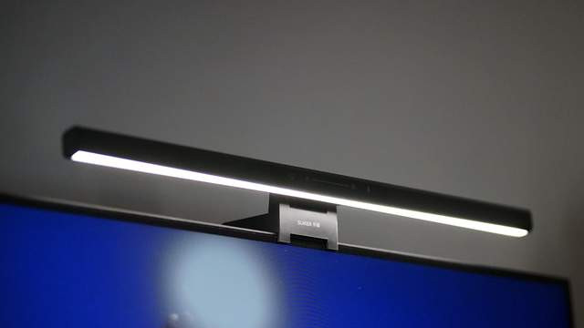 告别桌面“光污染”！书客SKR2屏幕挂灯实测：打工人的护眼救星