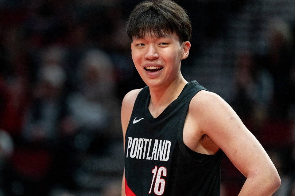 感觉现在混音这些队友把小杨当兜底工具人

上来先胡抡，先独几个回合，手感好的话先