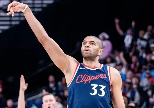 美媒快船跟队记者在个人社媒上报道了快船的最新伤病情况。
在报道中指出：“尼古拉斯