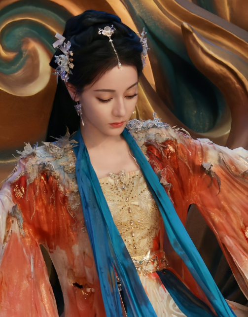 她作为身经百战的天狼怎么会说漏嘴，只是回应粉丝罢了爱从来不是单方面