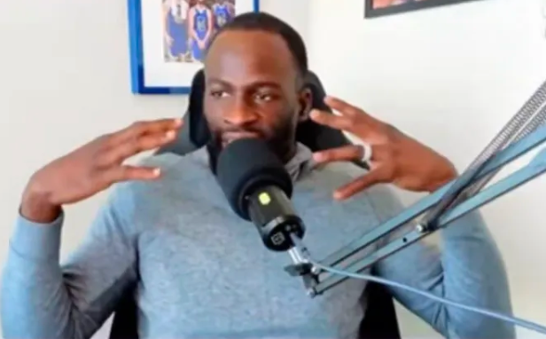 勇士前锋德雷蒙德-格林在一档播客节目中谈到了斯蒂芬-库里的特别之处：
“库里身上