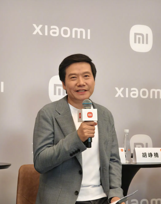 雷军：YU7入门版顶着压力定23.35万，便宜几千体现诚意
5月21日晚，在小米
