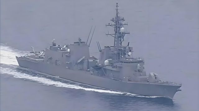 日本军舰趁乱穿航台海，试探中国底线，我们只有两个选项