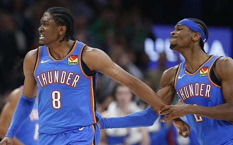 雷霆进攻一般，但是防守确实太强了。首发没有一个防守弱点，替补也没防守弱点，想点名