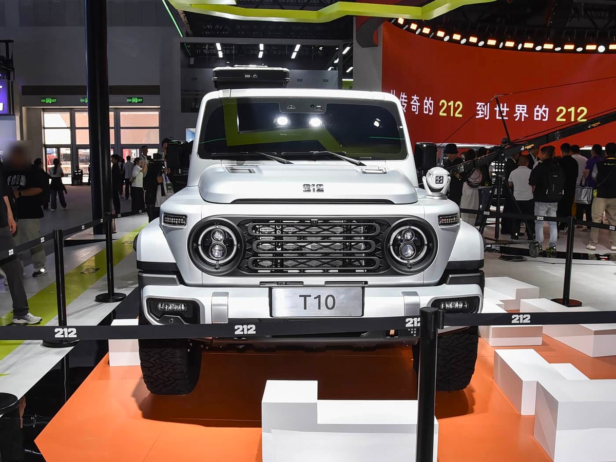 真越野迷再等等！212 T10将上市，带大梁+前后硬桥，顶棚