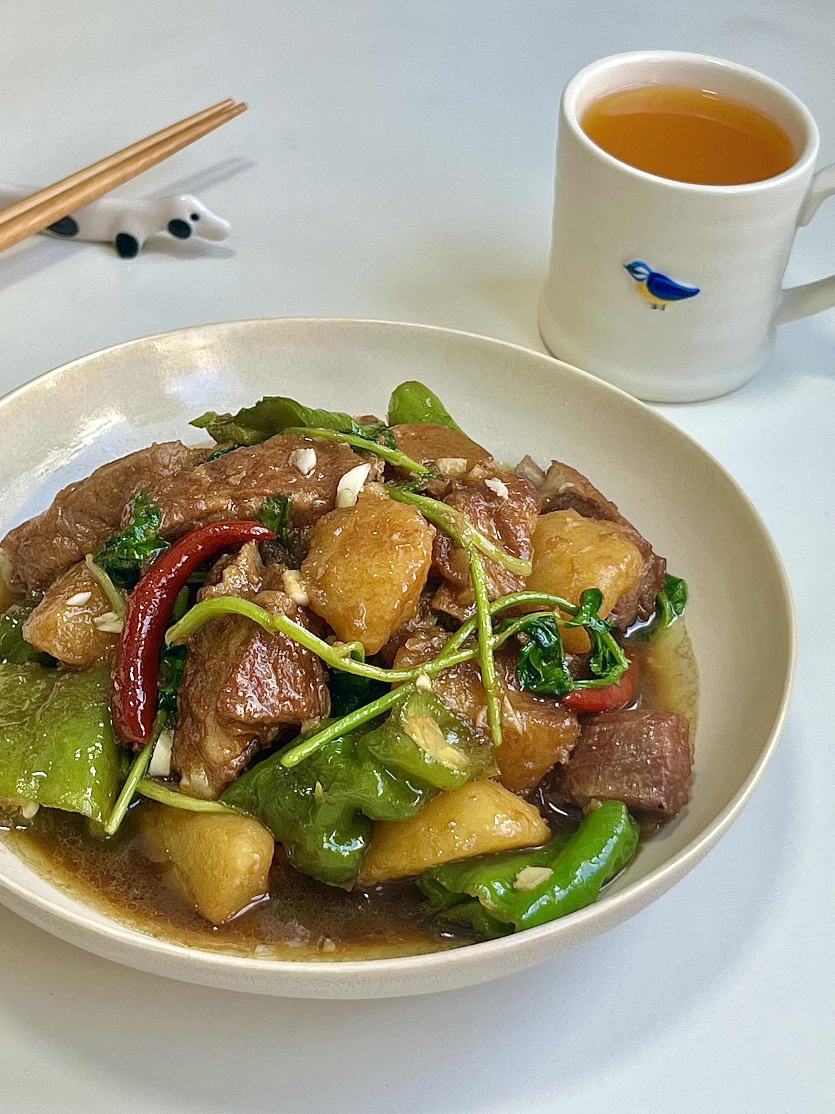 排骨土豆一锅出🔥鲜香入味，配饭炫三碗
谁懂啊家人们😭 这道排骨土豆一锅出，直