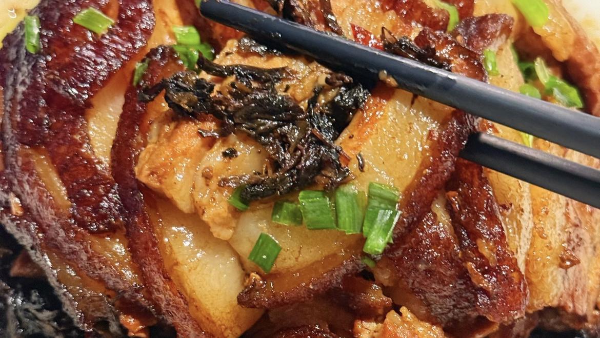 米饭杀手梅干菜扣肉，这样做肥而不腻，软烂入味，香到邻居敲门