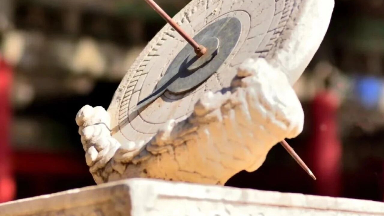 原来钟表上的时间竟然不是北京时间？