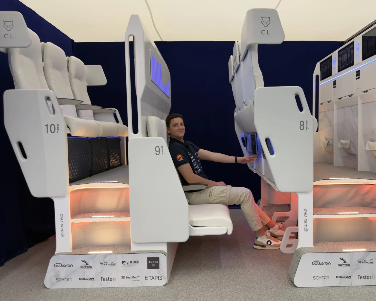 双层飞机座椅，你们能接受吗？