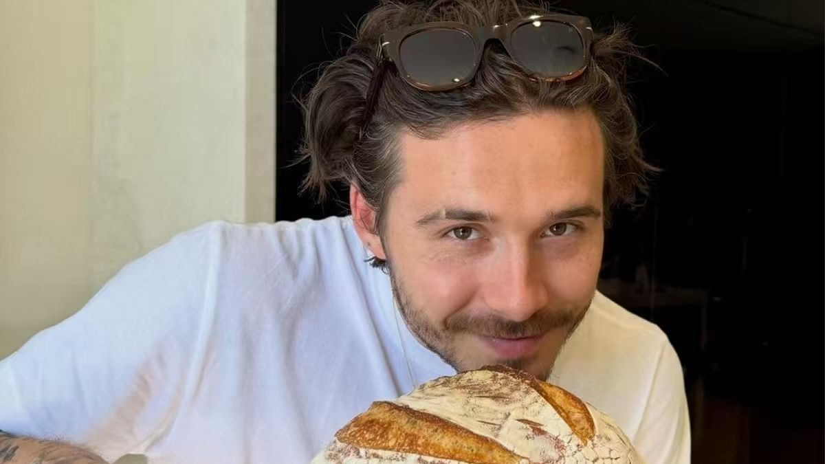 一边骂父母控制一边靠姓氏捞金，大布开汉堡店遭群嘲