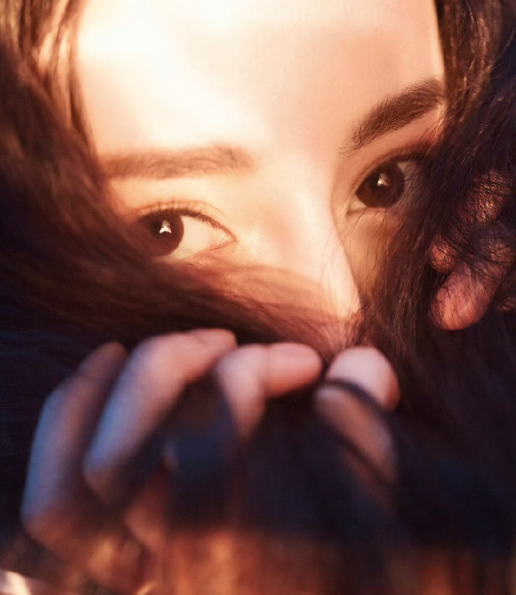 你静静居住在我心里，如同满月居于夜空