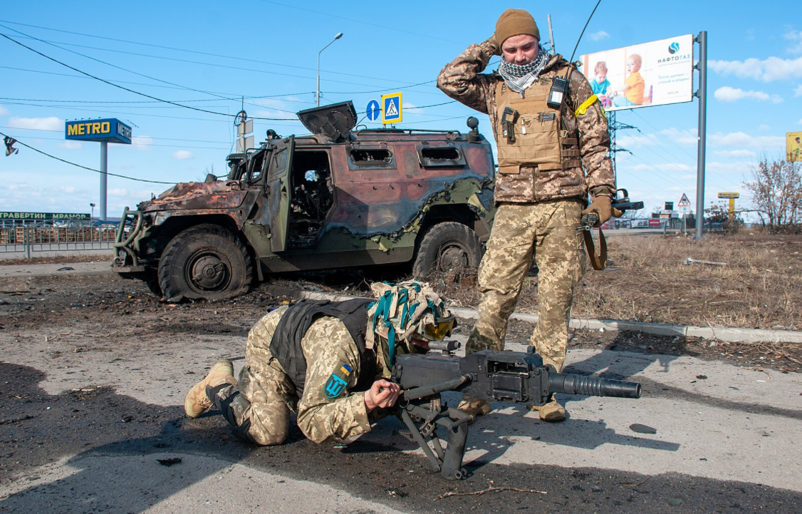 2022年2月27日，乌克兰街头被击毁的俄罗斯战车。