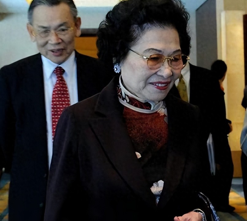 钱再多有什么用？千亿家产换不来亲情。
 
因果轮回，造孽钱挣的太多了。
 
如果