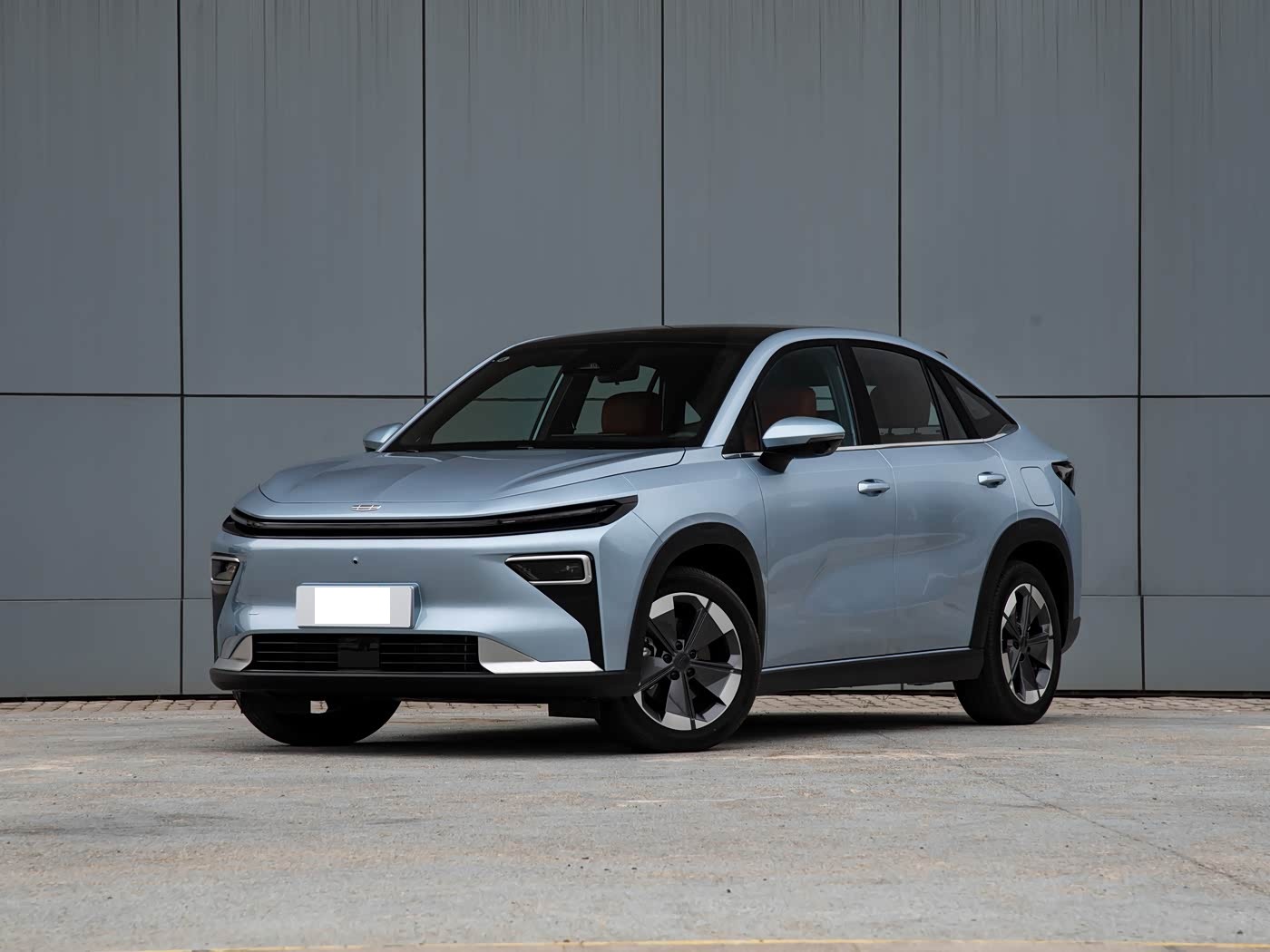 吉利首款增程SUV上市！不足11万起，轿跑外观动感十足，续航