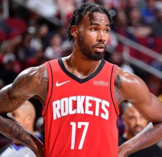 伊森会不会上首发主防格林？

阿门应该防布克吧，小谢应该防不了格林吧，会被突爆的