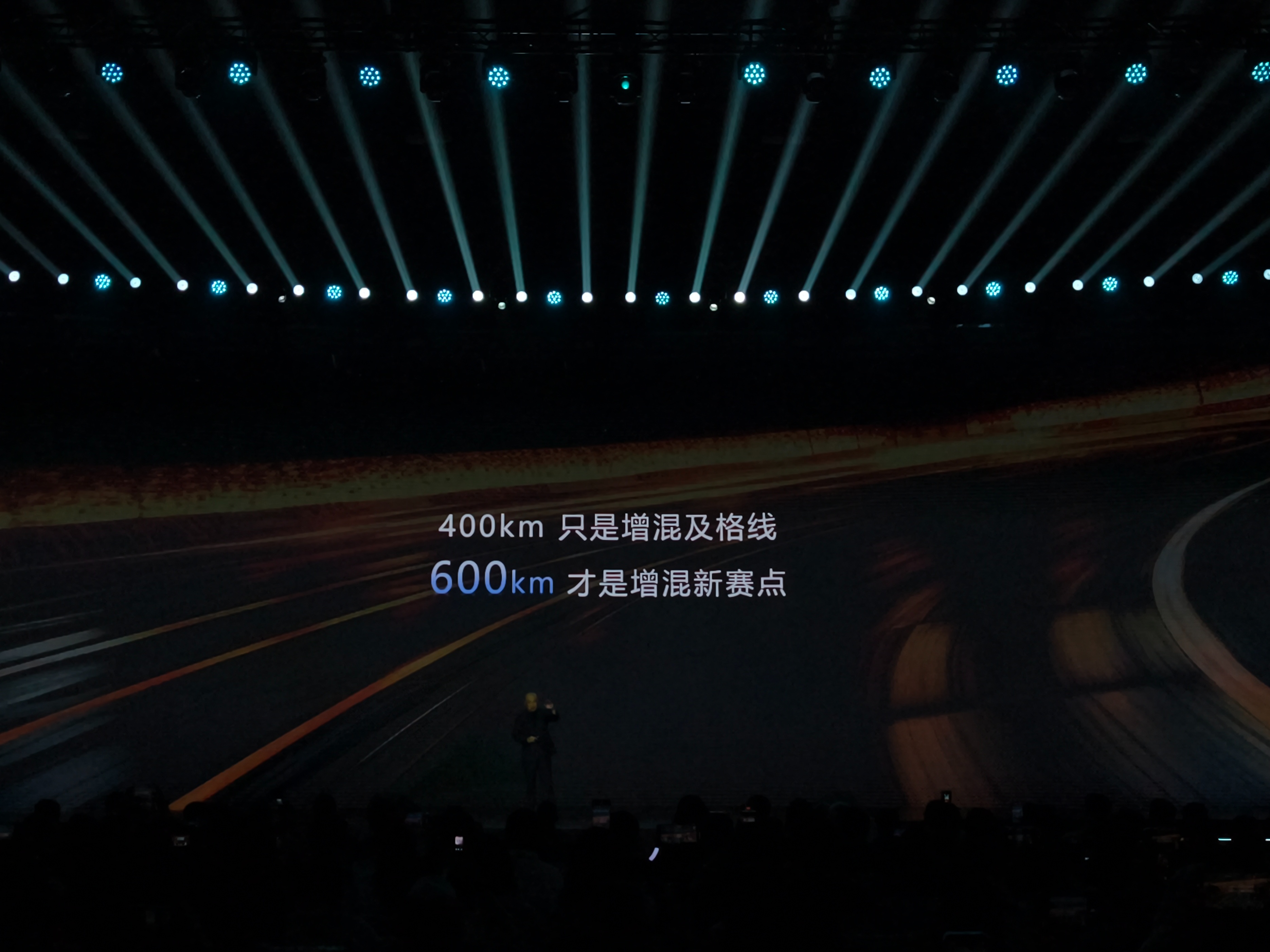 "纯电400km只是增混及格线，600km才是新赛点。"宁德时代这句话，等于把行