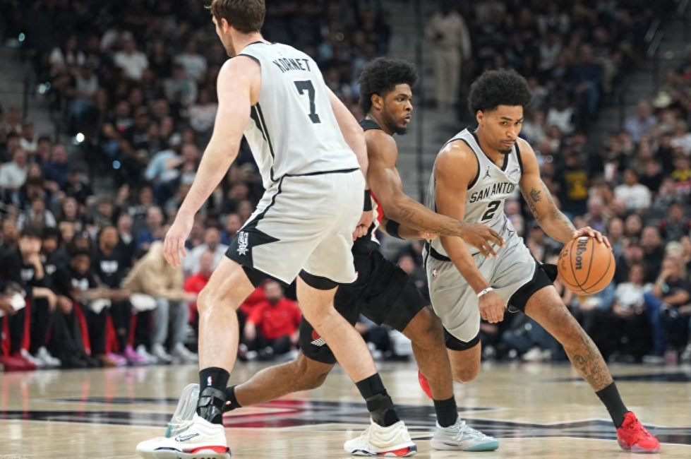 聊聊马刺VS开拓者赛后

能感觉到最后打完狐狸有点累喽，卡堡不打，不能一直保持双