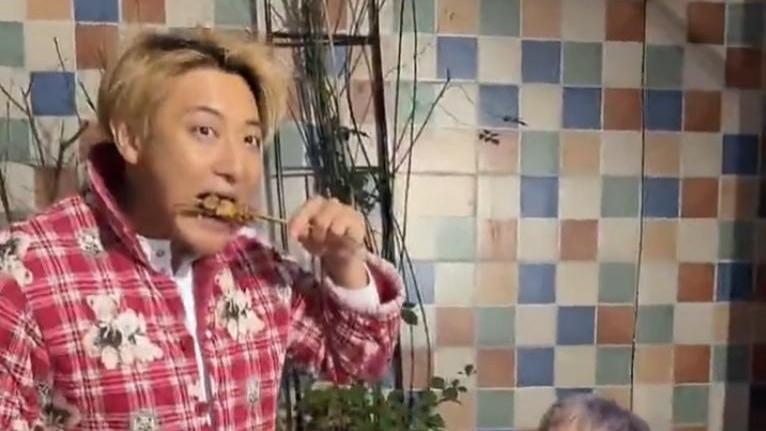 明星过年大型 “卸妆现场”！全员恢复出厂设置，最接地气的竟是他