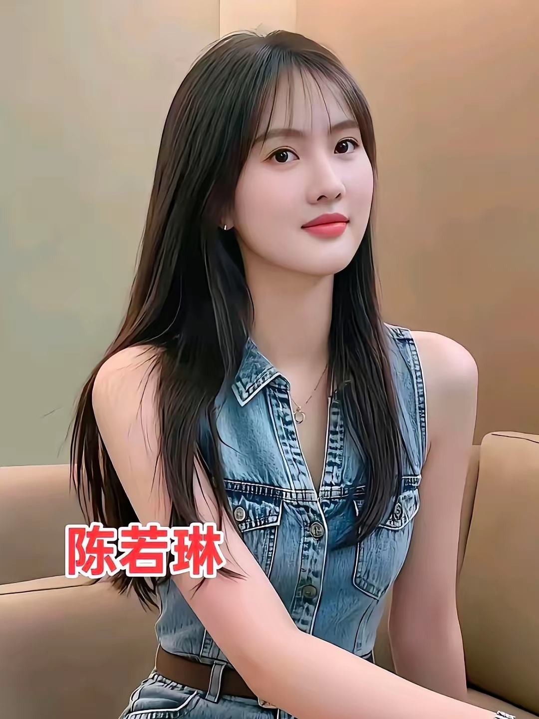 离开赛场的陈若琳，才是真正的多面美人
 
告别跳台后，陈若琳没有淡出，转身留起长